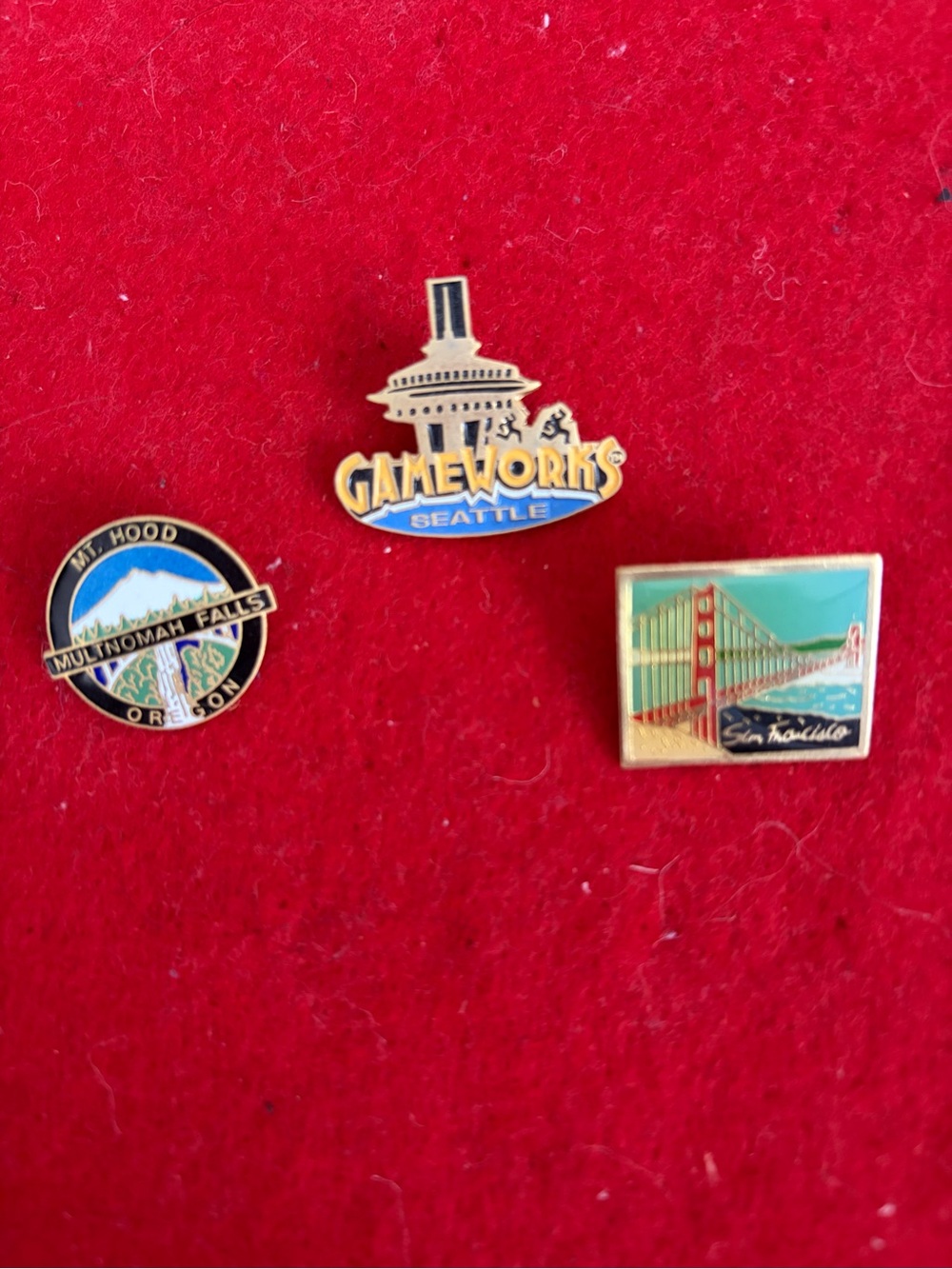 Three Souvenir Lapel Straight Back Pins San Francisco Seattle Mt Hood